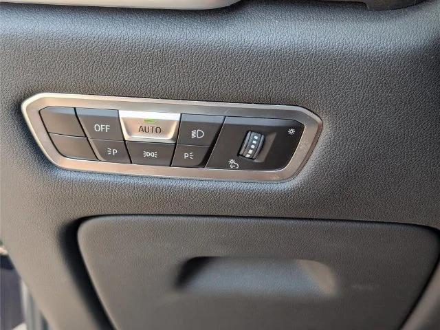 Used 2022 Black BMW xDrive40i image 24