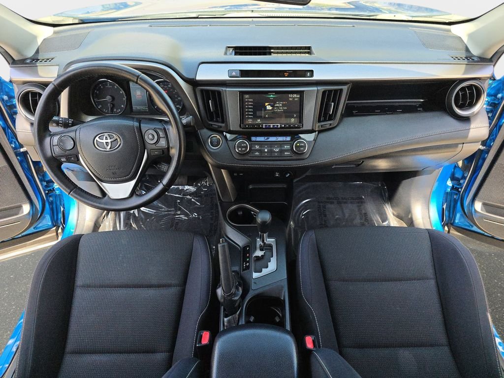 Used 2016  Toyota XLE image 10