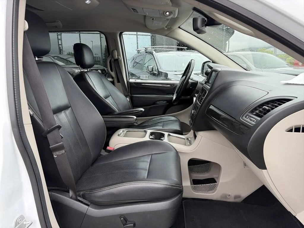 Used 2019 Bright White Dodge Crew Dilawri Certified   No Accidents   Regularly image 32