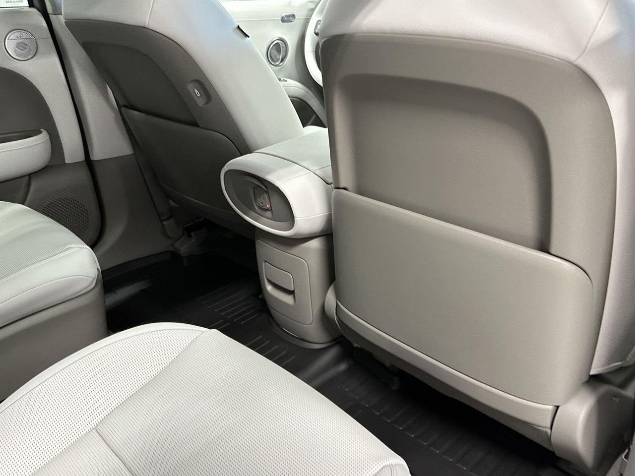 New 2027 Shimmering Silver Hyundai Limited AWD image 88