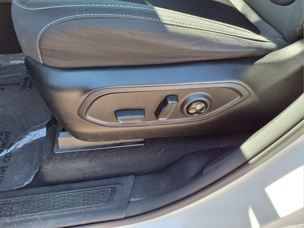 Used 2024 White Jeep Laredo image 21