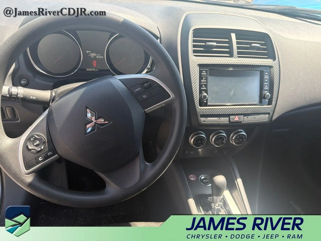 Used 2025 Silver Mitsubishi 2.0 ES image 10