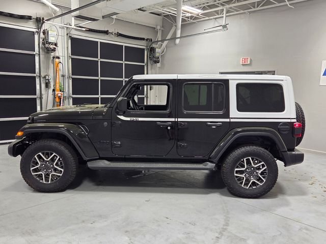 New 2026 Black Clear-Coat Exterior Paint Jeep Sahara image 4