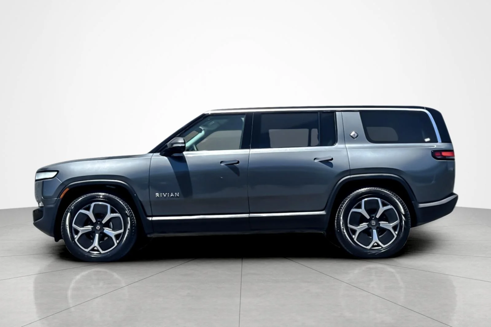 Used 2024 Rivian R1S Adventure with VIN 7PDSGBBA2RN042412 for sale in Carson, CA