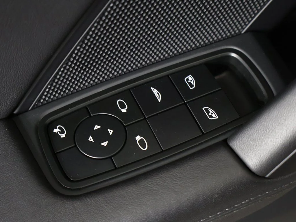 Used 2023 Chalk Porsche Turbo image 41