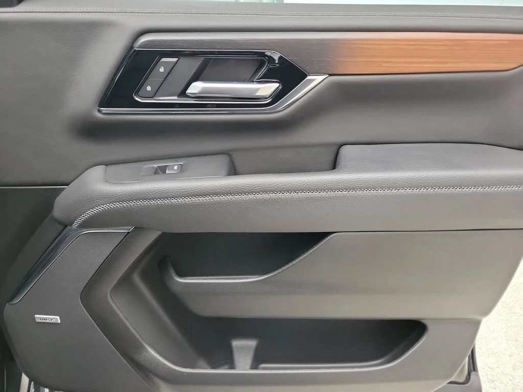 2025 GMC Yukon Denali - Photo 27