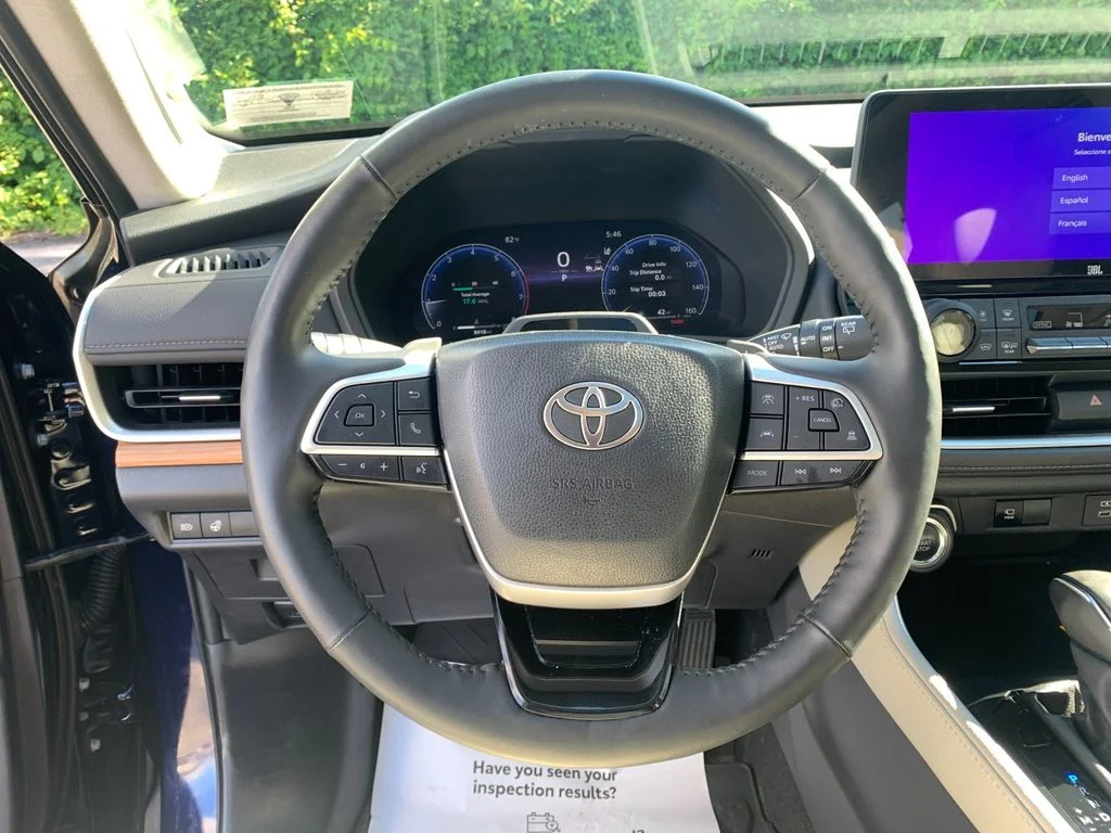 Used 2025  Toyota Platinum image 29