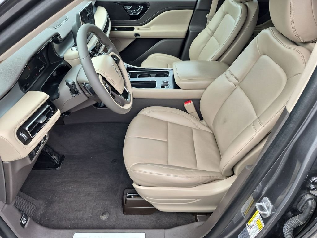 Used 2023 Gray Lincoln Standard image 10