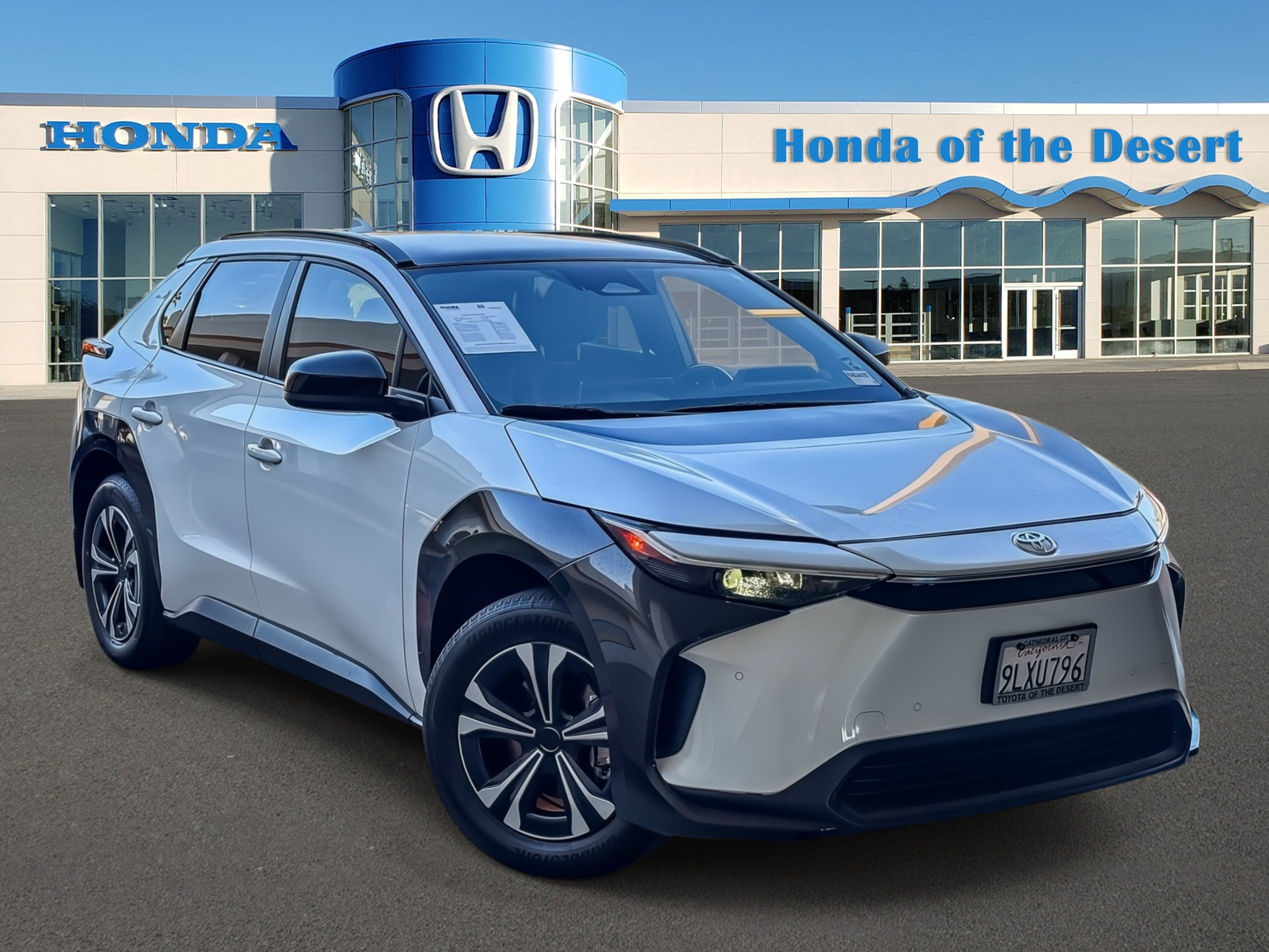 Used 2024 Pearl Toyota XLE image 1