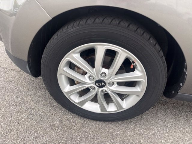 Used 2017 Gray Kia Plus image 9