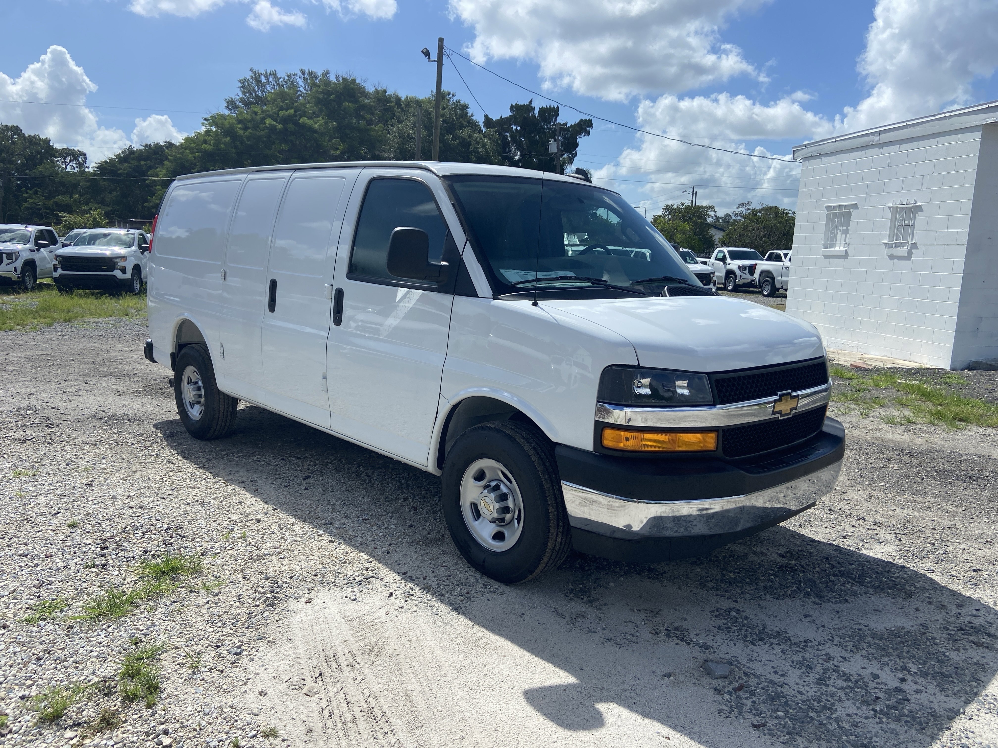2025 Chevrolet Express Cargo Work Van - Photo 8
