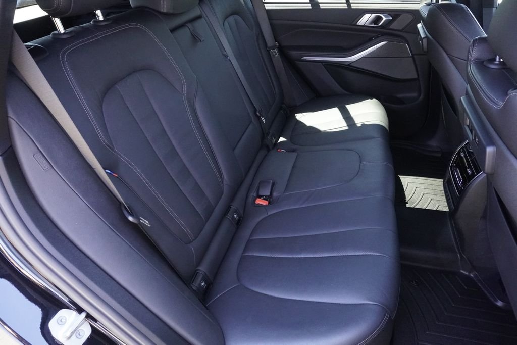 Used 2021 Black BMW xDrive45e image 27