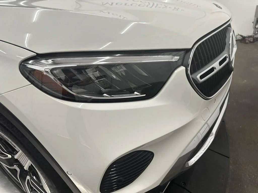 New 2027 White Mercedes-Benz GLC 300 image 10