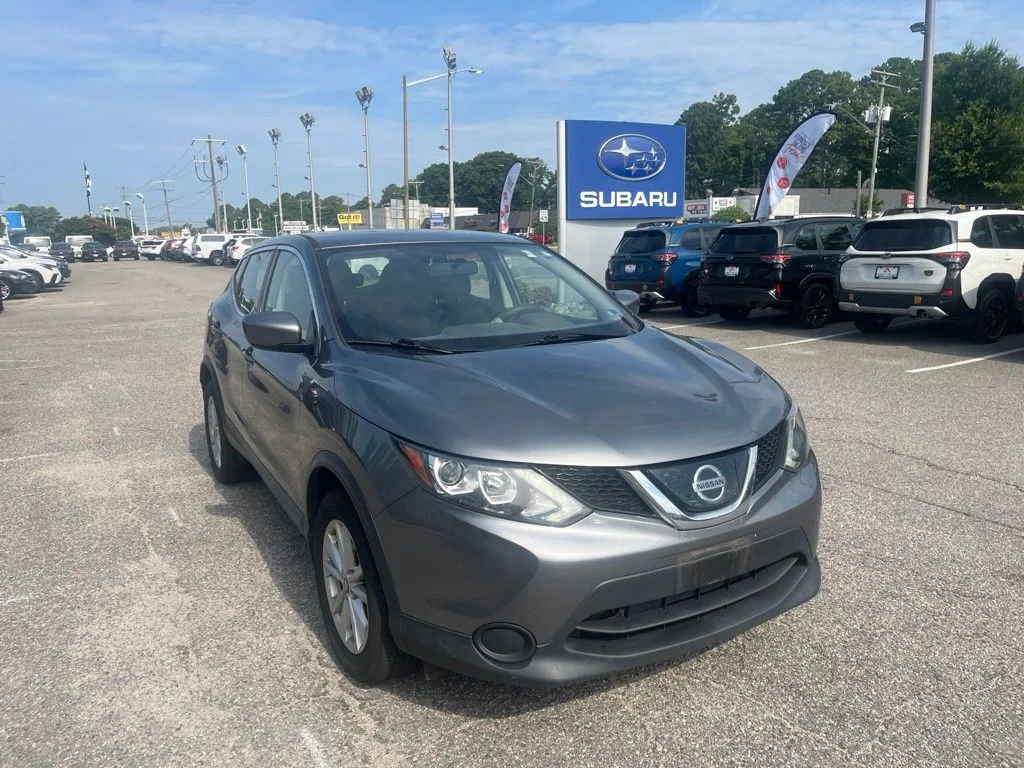 Used 2019 Gray Nissan S image 2