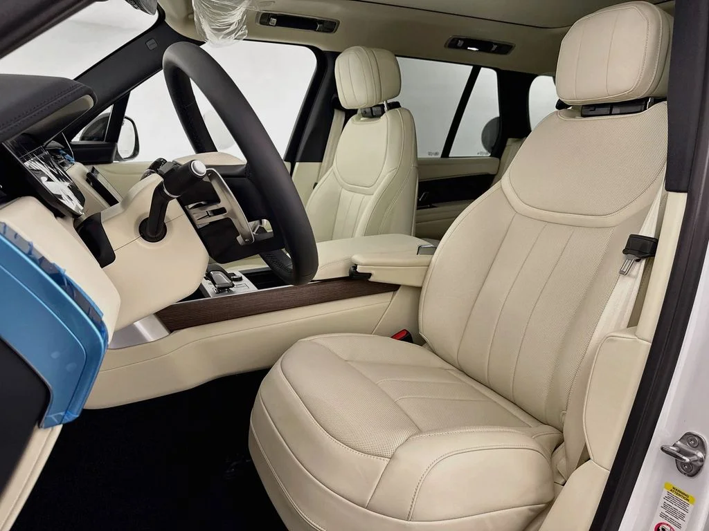 New 2027 Fuji White Land Rover SE image 21