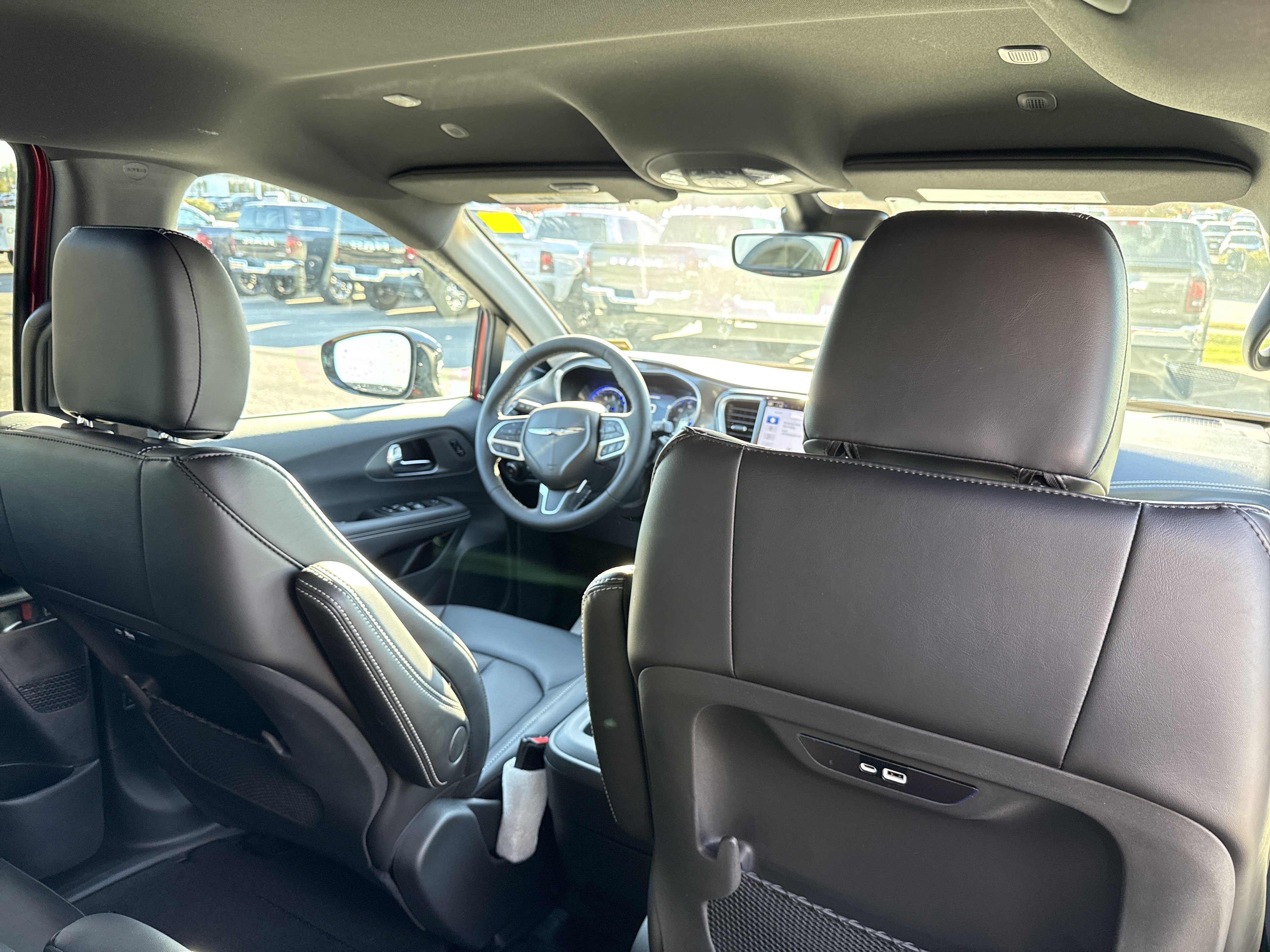 2026 Chrysler Pacifica Select - Photo 13