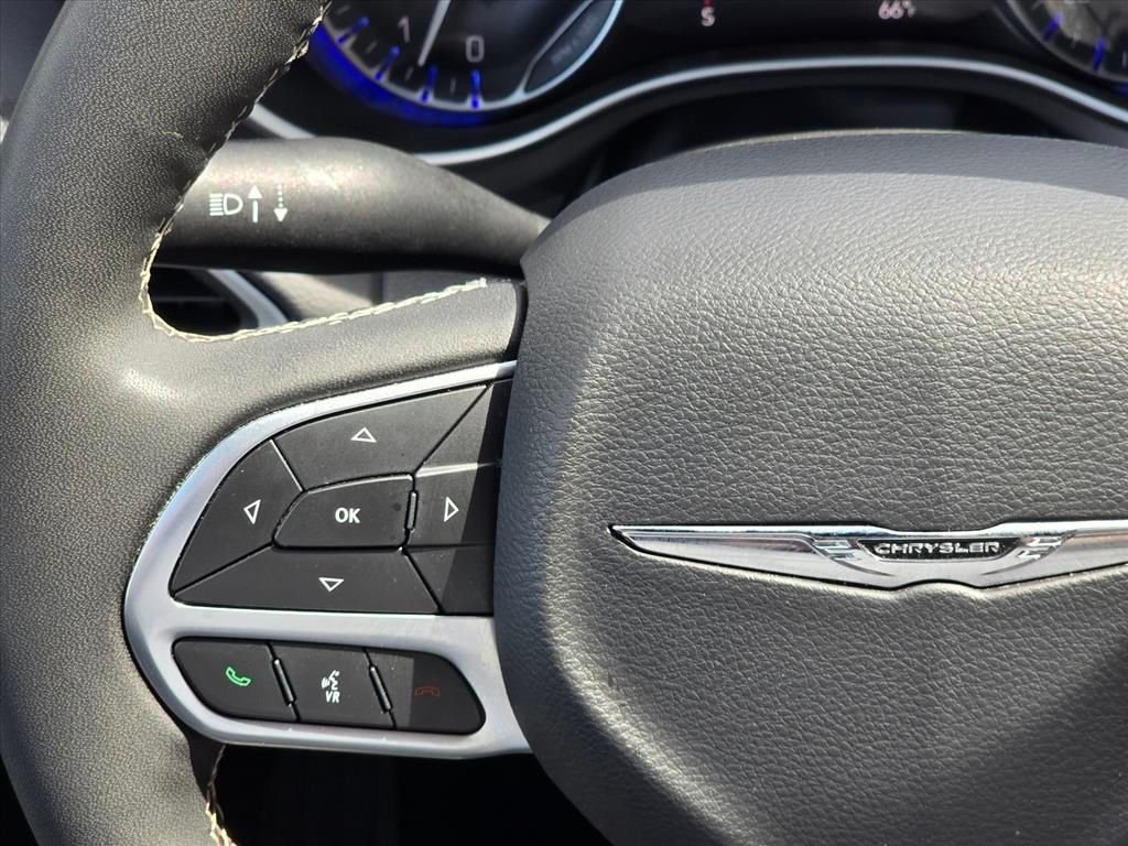 Used 2025 White Chrysler Select image 16