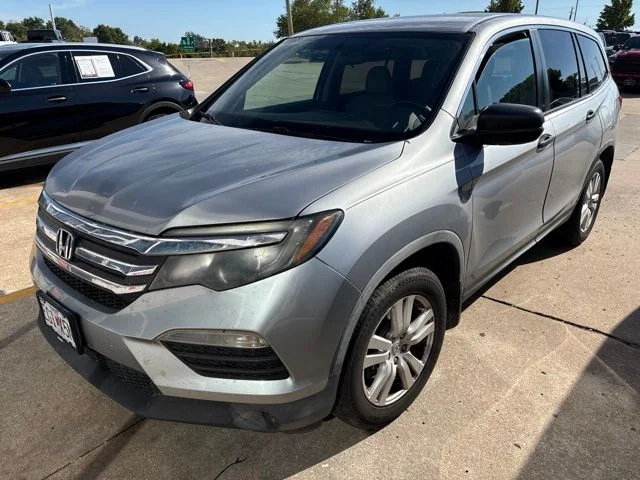 Used 2017  Honda LX image 1