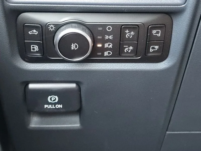 2025 Ford F-150 XLT - Photo 13