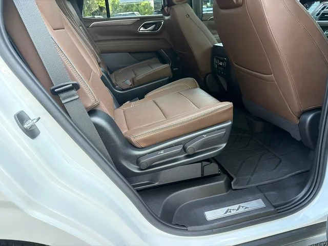 Used 2023 Iridescent Pearl Tricoat Chevrolet High Country image 15