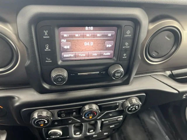 Used 2020 White Jeep Sport S image 17