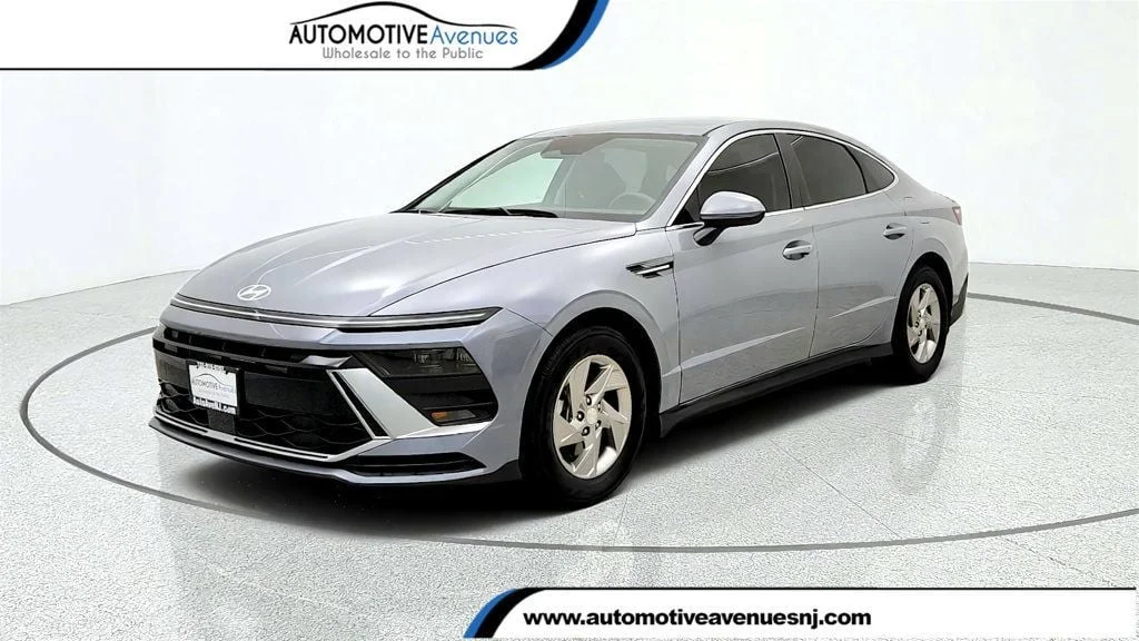 Used 2026 Transmission Blue Hyundai SE FWD image 1