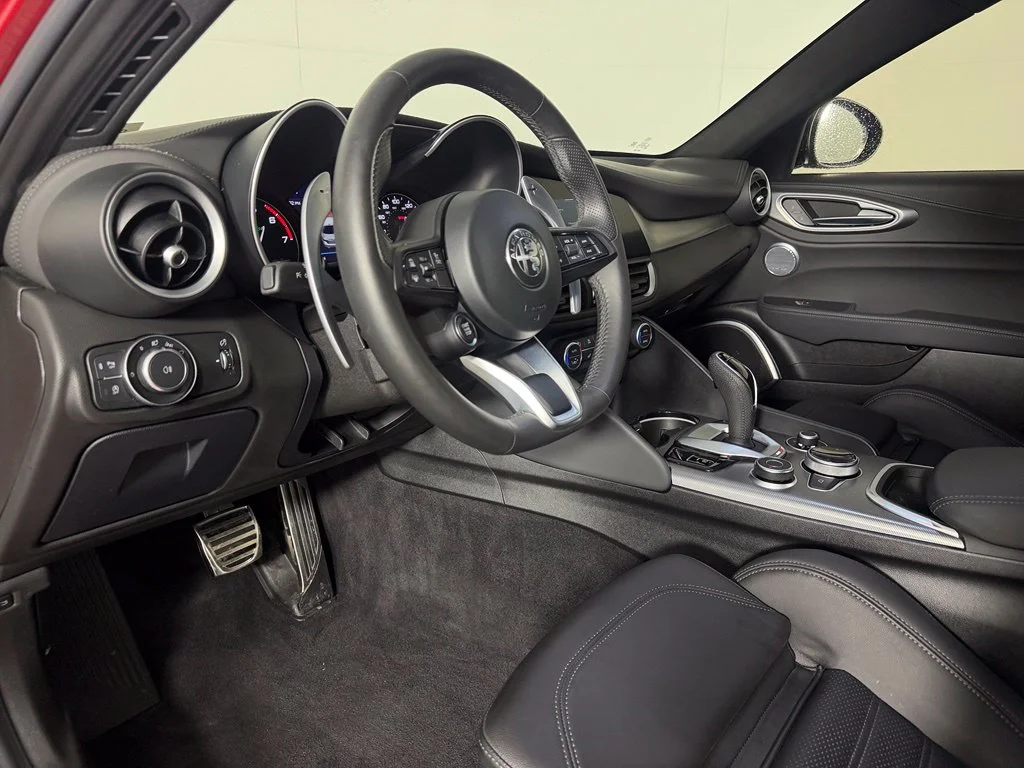 Certified Used 2023  Alfa Romeo Veloce image 15