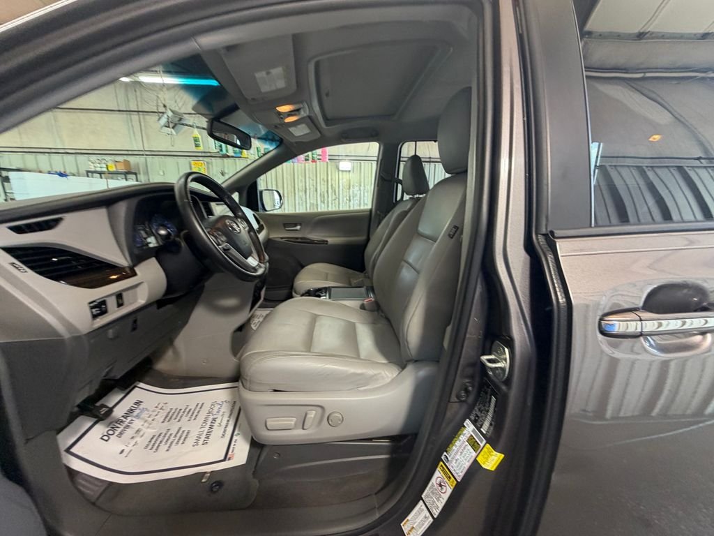 Used 2015 Gray Toyota XLE image 9