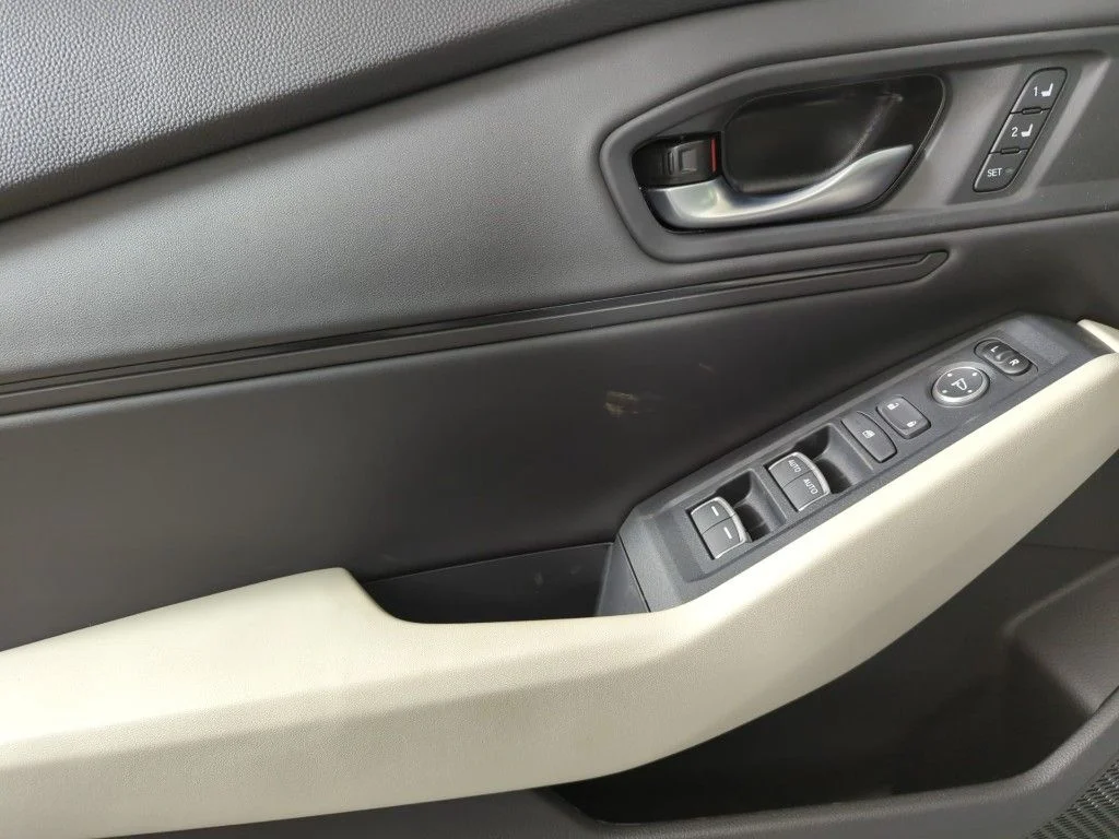 2025 Honda Accord Hybrid EX-L - Photo 13