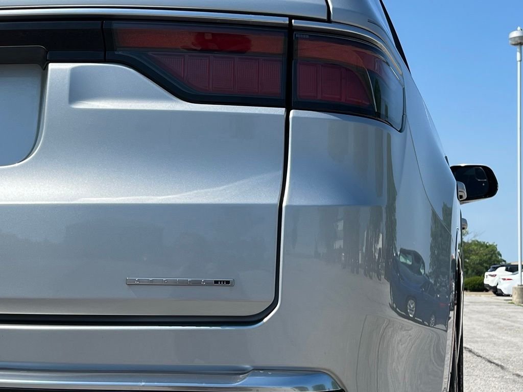 Used 2022 Silver Jeep Series III image 13