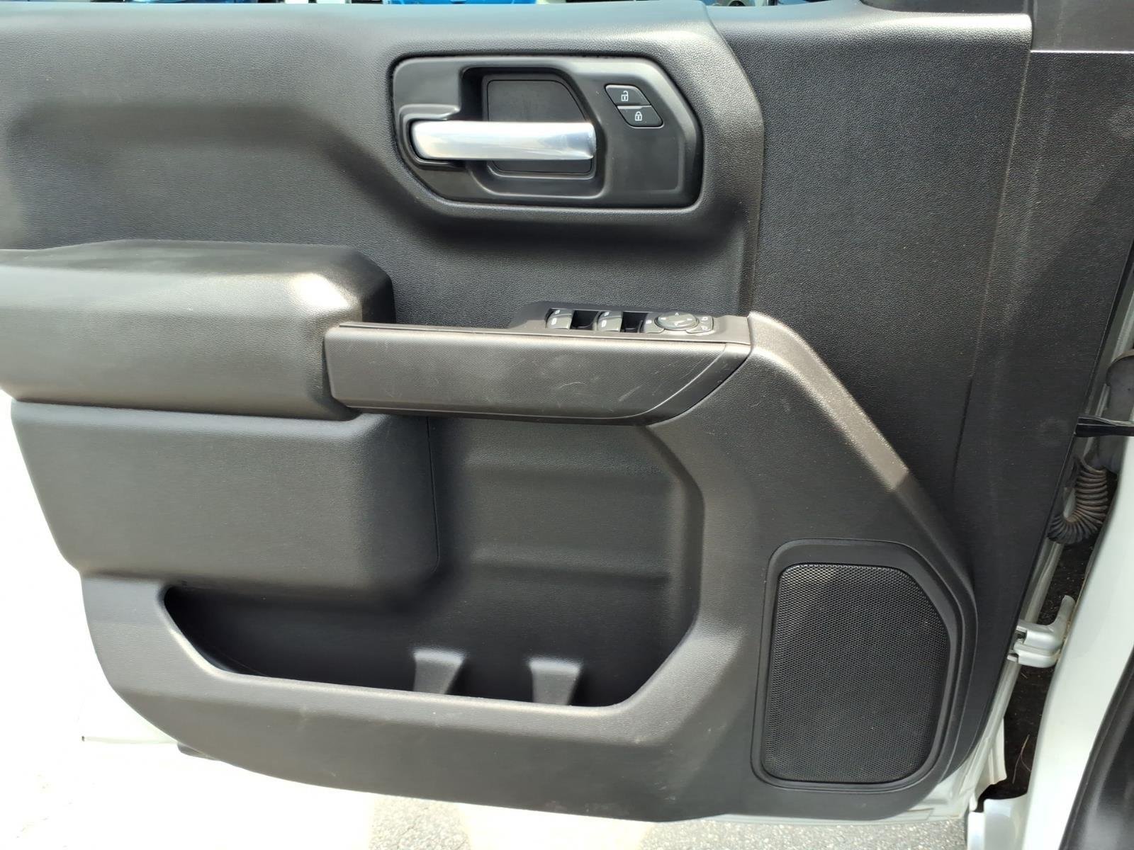 Used 2021 Silver Ice Metallic Chevrolet Custom image 28