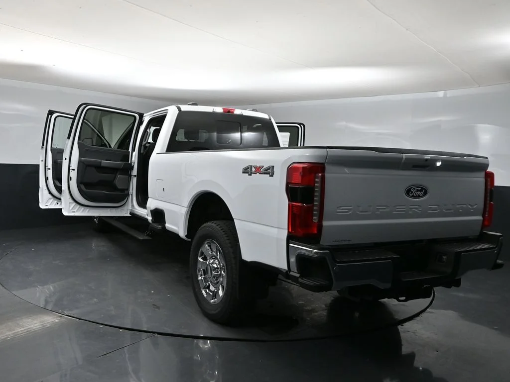 New 2027 Oxford White Ford F-250® Lariat® image 40
