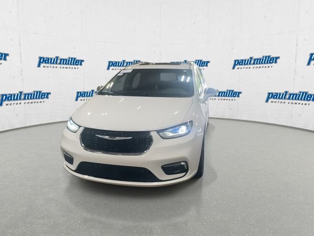 Certified Used 2022 Bright White Clearcoat Chrysler Limited image 4