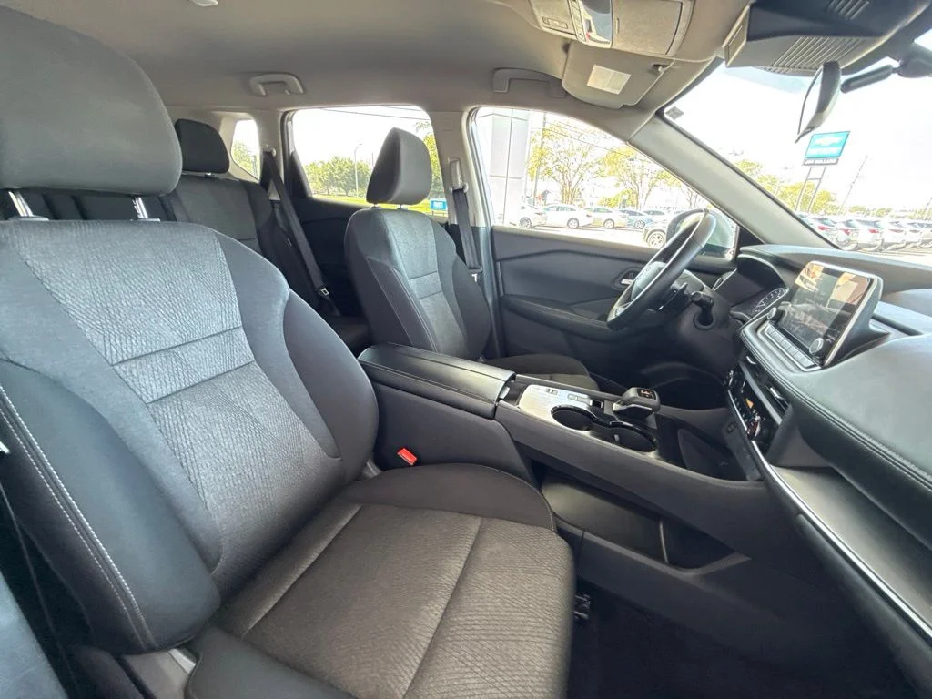 Used 2025 Silver Nissan SV image 31