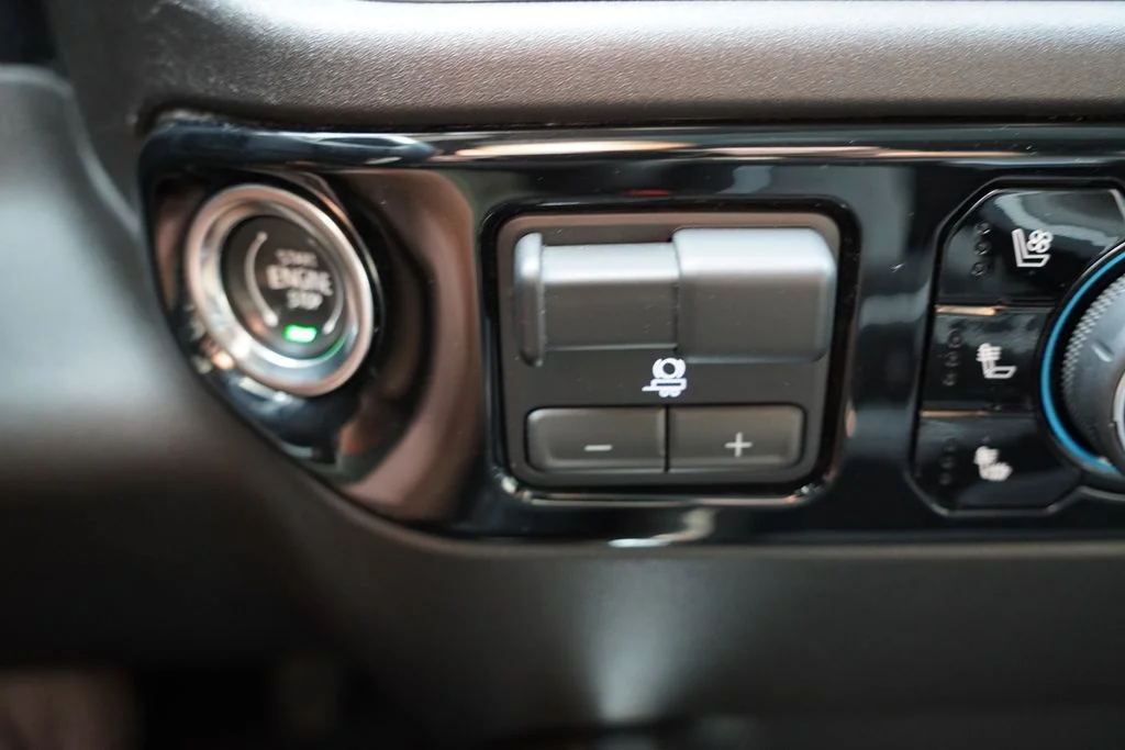Used 2024 Black Chevrolet High Country image 34