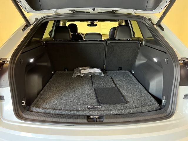 New 2026 White Volkswagen 2.0T SE w/Technology image 5