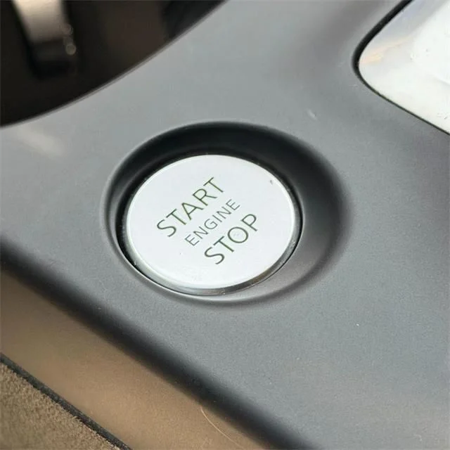 Used 2025 White INFINITI LUXE image 28
