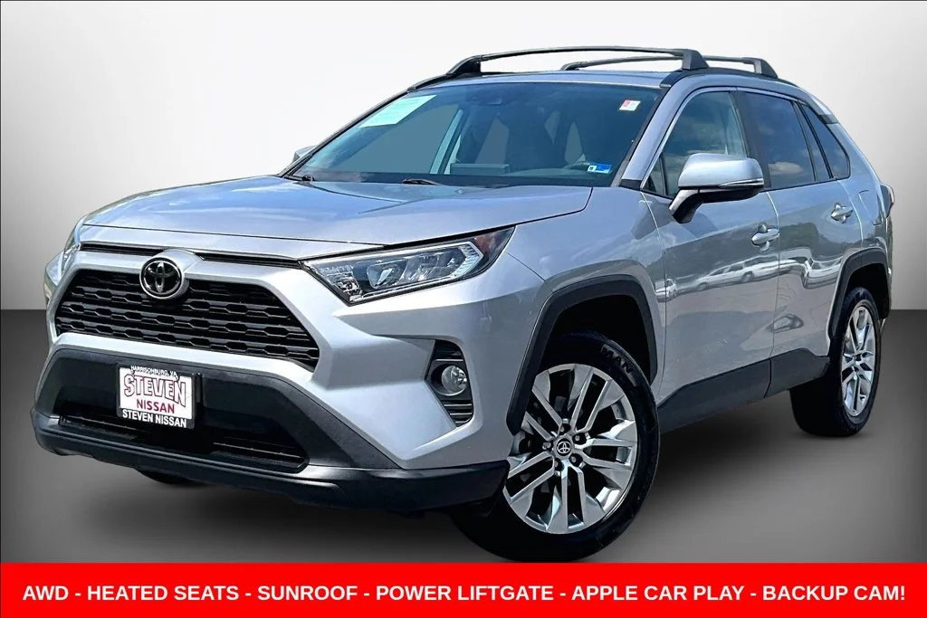 Used 2021 Silver Toyota XLE Premium image 3