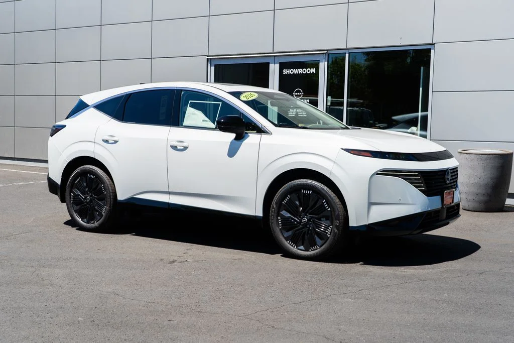 New 2026 White Nissan Platinum image 1