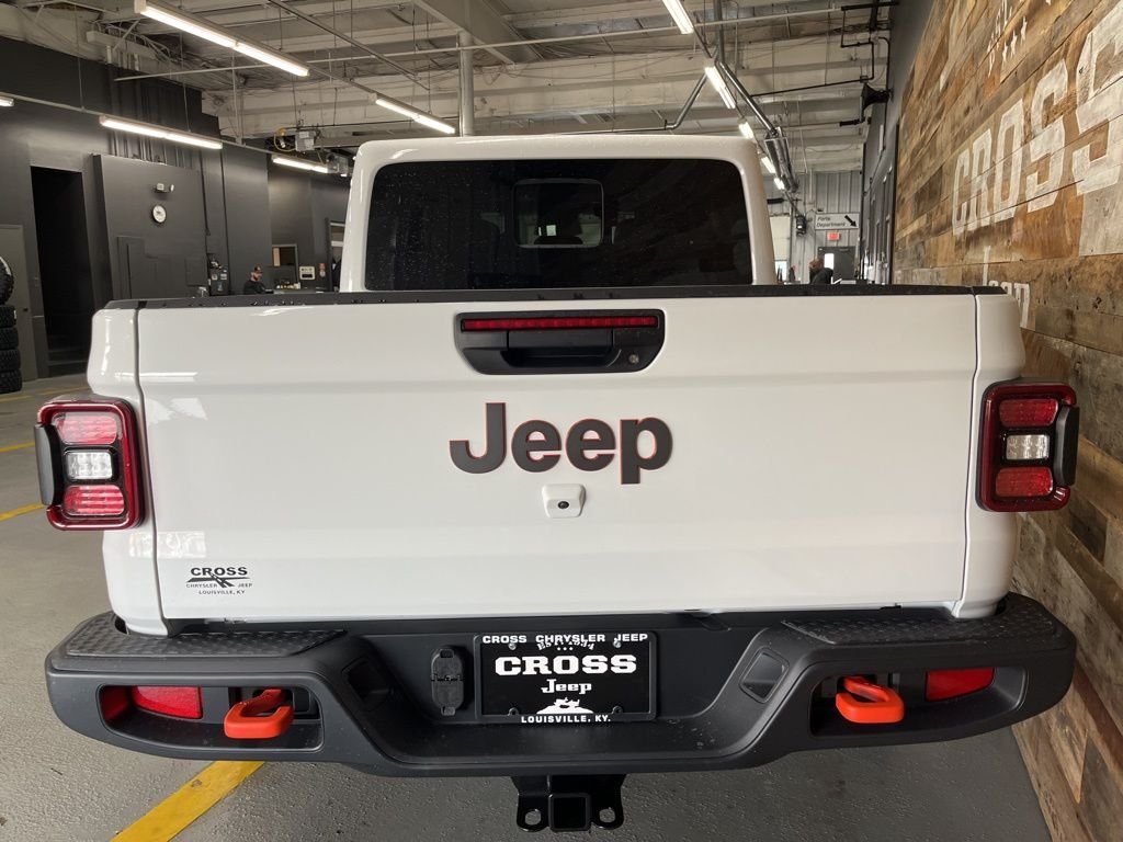 New 2026 Bright White Clear-Coat Exterior Paint Jeep Mojave image 28