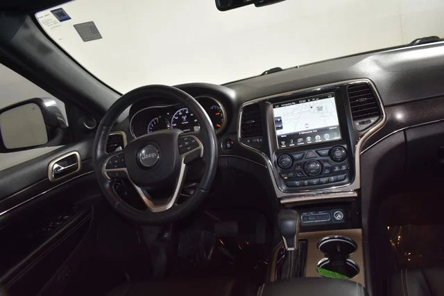 Used 2016 Silver Jeep Limited image 18
