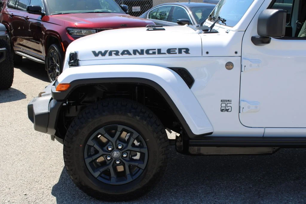New 2026 Bright White Clear-Coat Exterior Paint Jeep 85th Anniversary Edition image 7