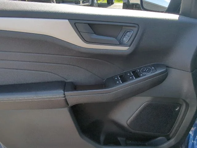 Used 2022 Blue Ford SE image 11