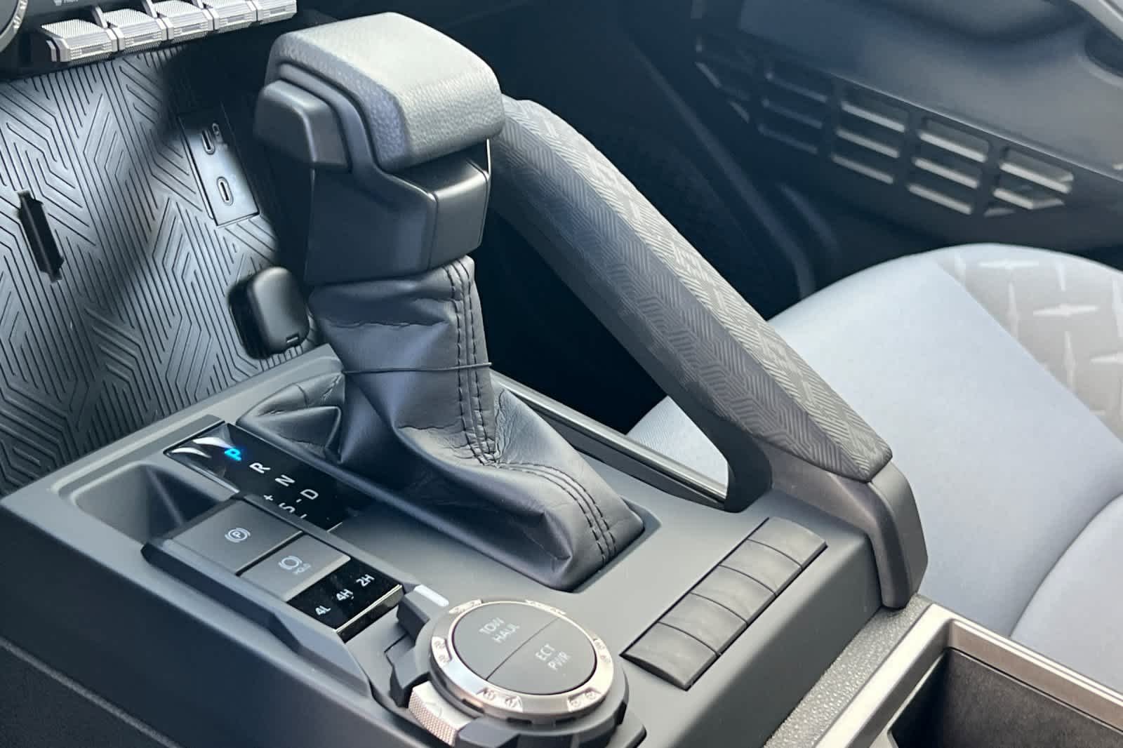 2026 Toyota Tacoma SR5 - Photo 20