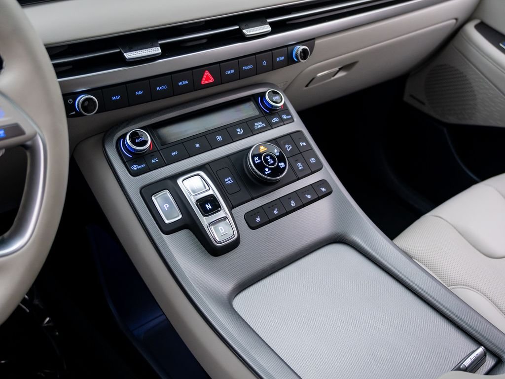 Used 2023 Graphite Hyundai Limited image 13