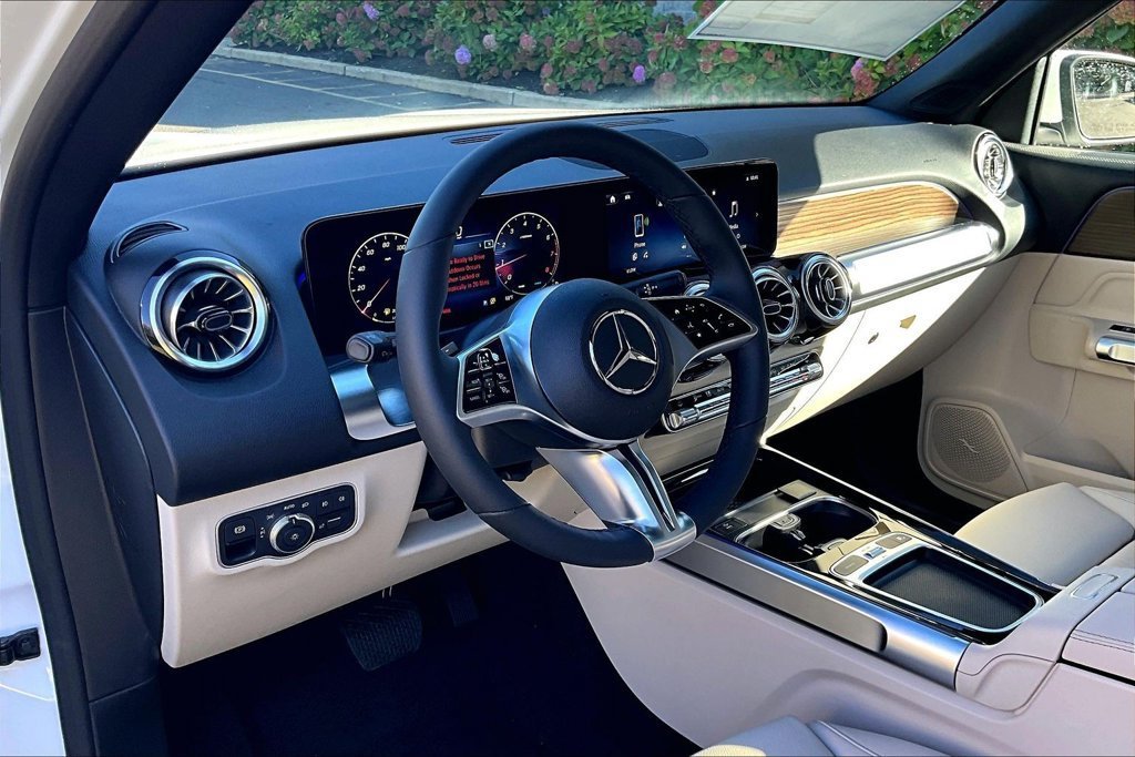 New 2026 Polar White Mercedes-Benz GLB 250 image 20