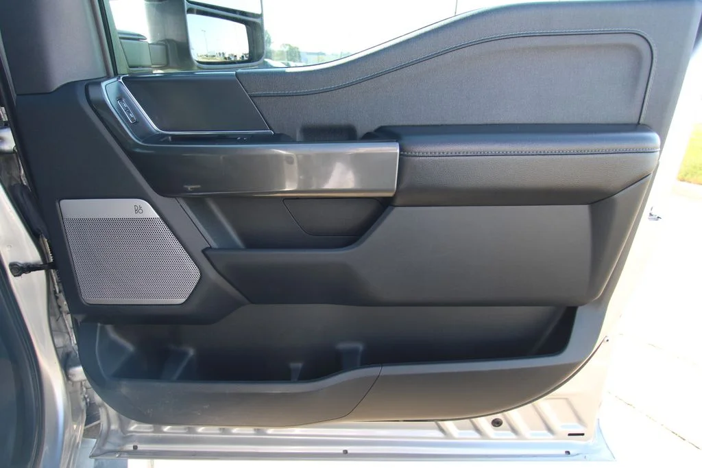 Used 2023  Ford Lariat image 44