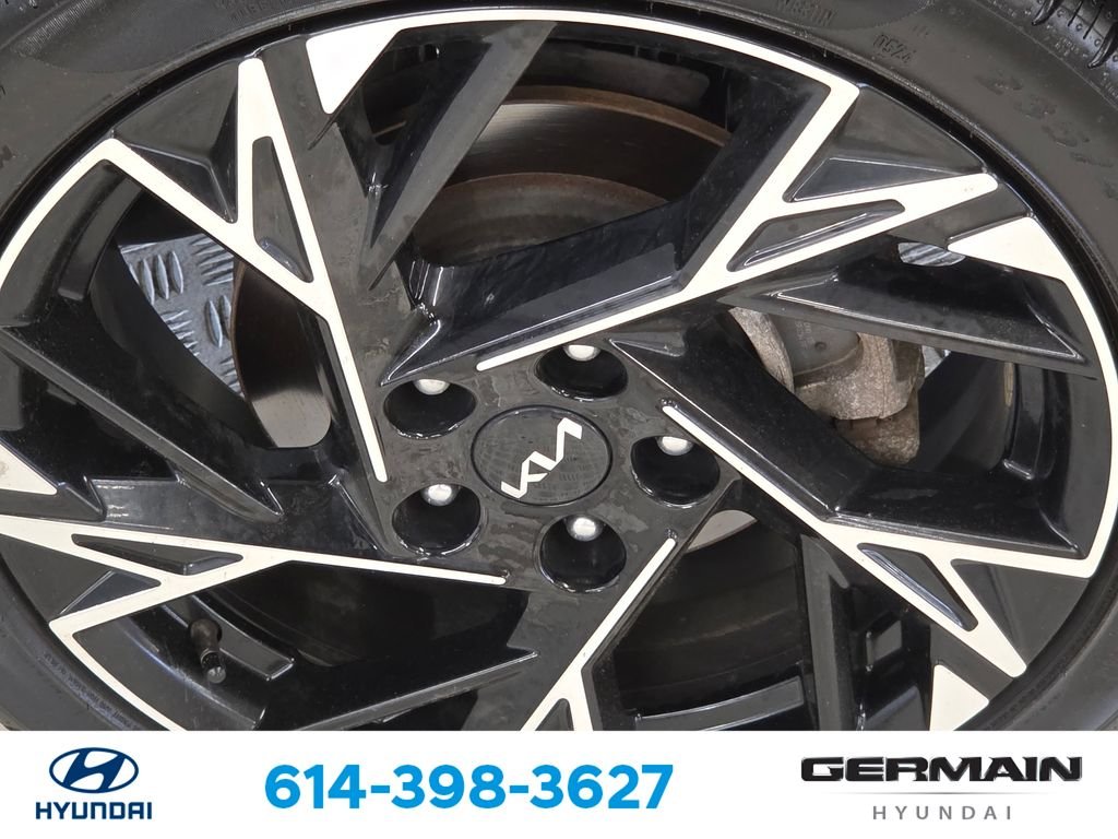 Used 2025 White Kia GT-Line image 13