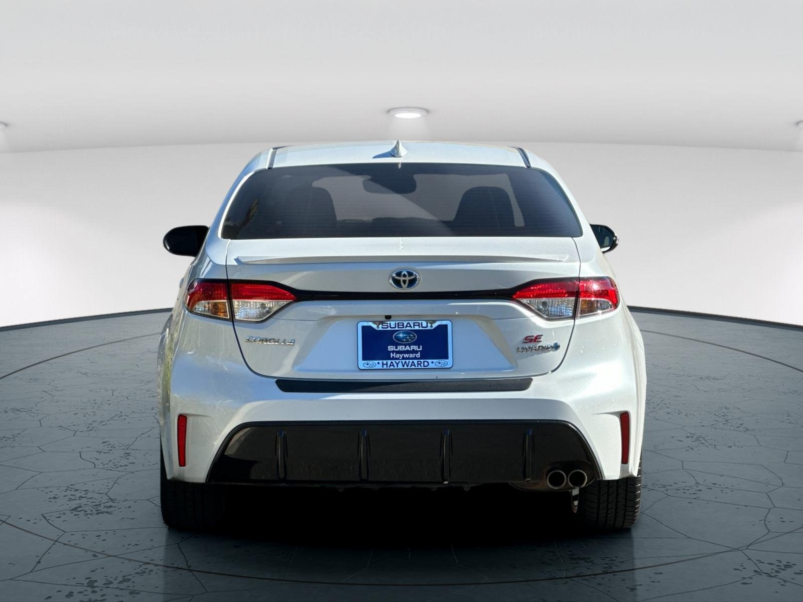 Used 2024 Pearl Toyota SE 4D Sedan image 5