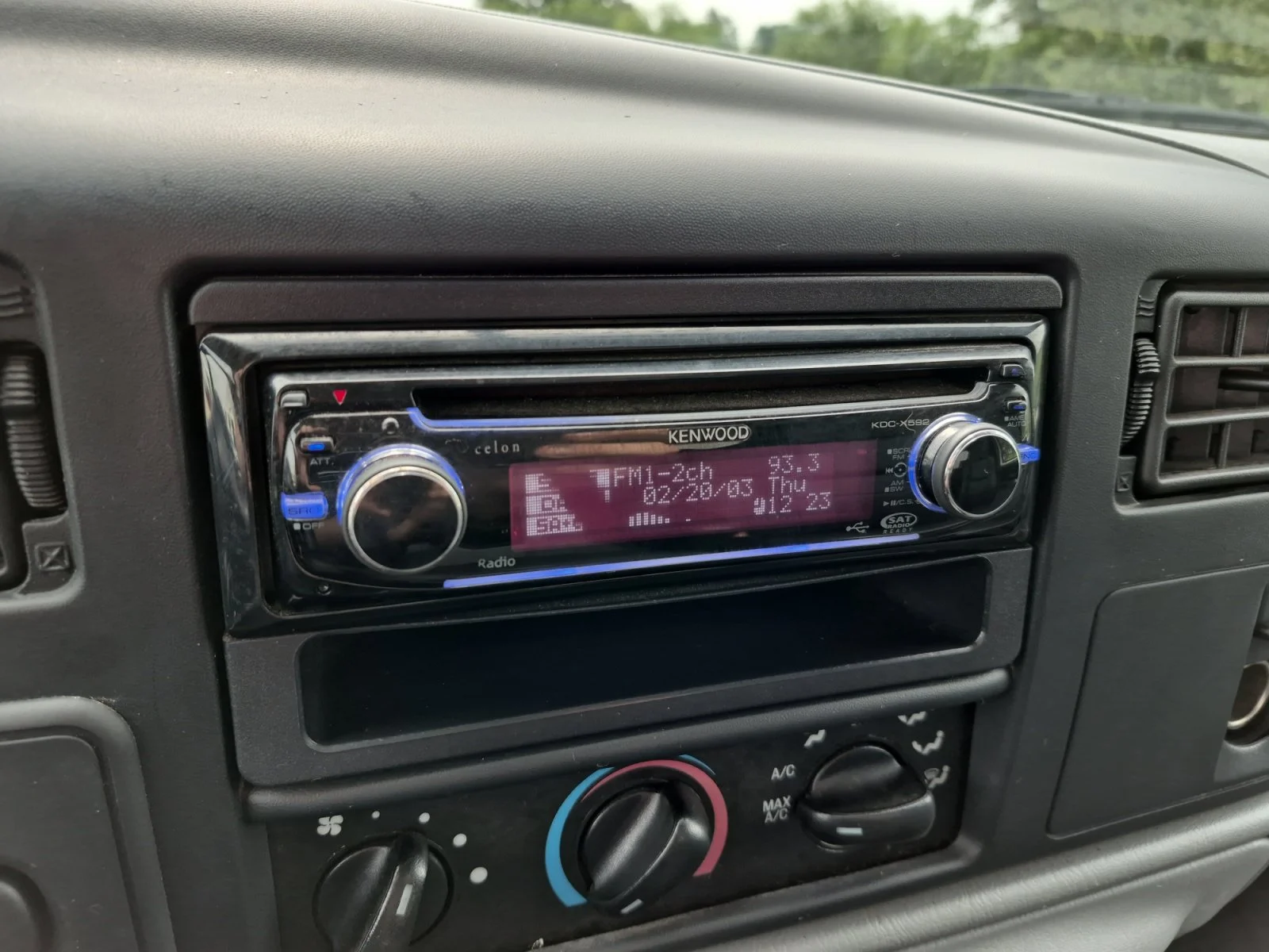 Used 2004 White Ford XL image 14